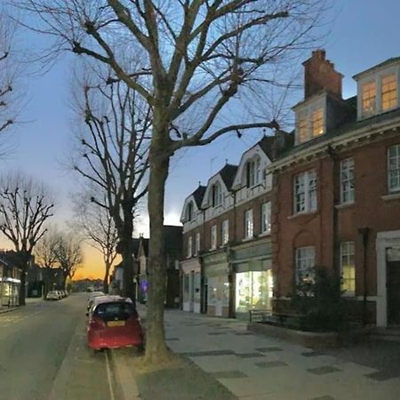 Turing Lodge, Near Hampton Court ภายนอก รูปภาพ